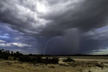 سحب ماطرة على المرتفعات الغربية والجنوبية الغربية سحب ماطرة على المرتفعات الغربية والجنوبية الغربية