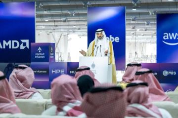 وزير الاتصالات: المملكة تقود سباق الذكاء الاصطناعي بـ9 شركات مليارية وزير الاتصالات: المملكة تقود سباق الذكاء الاصطناعي بـ9 شركات مليارية