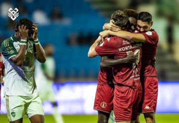 الخلود يفجر مفاجأة من العيار الثقيل في الدوري السعودي الخلود يفجر مفاجأة من العيار الثقيل في الدوري السعودي