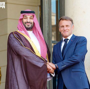 ترأسا مجلس الشراكة الإستراتيجي وشهدا توقيع اتفاقيات ومذكرات تفاهم.. ولي العهد وماكرون يستعرضان العلاقات التاريخية والمستجدات الإقليمية ترأسا مجلس الشراكة الإستراتيجي وشهدا توقيع اتفاقيات ومذكرات تفاهم.. ولي العهد وماكرون يستعرضان العلاقات التاريخية والمستجدات الإقليمية
