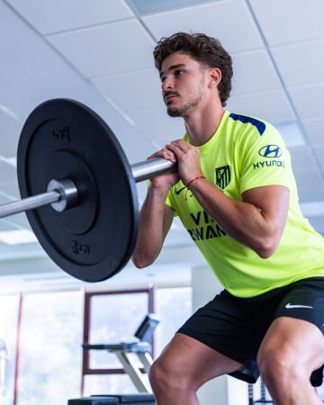 ألفاريز يعود إلى أتلتيكو مدريد رفقة وكيله