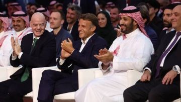 ولي العهد يحضر تتويج بطل كأس العالم للرياضات الإلكترونية في باريس ولي العهد يحضر تتويج بطل كأس العالم للرياضات الإلكترونية في باريس