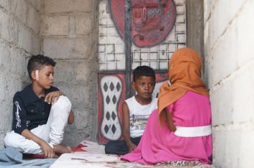 أطفال قرية الثوباني في المخا تحت قصف الحوثي... خوف دائم من طائرات الموت أطفال قرية الثوباني في المخا تحت قصف الحوثي... خوف دائم من طائرات الموت