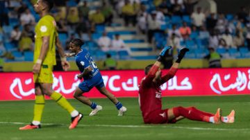 الهلال يمطر شباك الخليج بخماسية