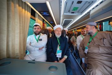 ضيوف خادم الحرمين يزورون معالم المدينة