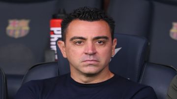 تشافي يضع شروطه لحسم تدريب الأهلي