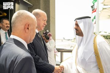 رئيس جمهورية تركيا يصل إلى جدة رئيس جمهورية تركيا يصل إلى جدة