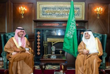 أمير تبوك يستقبل وزير البلديات والإسكان أمير تبوك يستقبل وزير البلديات والإسكان
