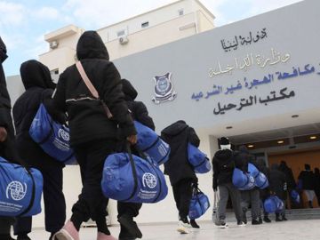ليبيا ترحل 174 مهاجرا غير شرعي بالتنسيق مع المنظمة الدولية للهجرة ليبيا ترحل 174 مهاجرا غير شرعي بالتنسيق مع المنظمة الدولية للهجرة