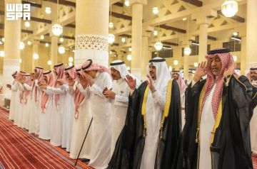 نائب أمير الرياض يؤدي صلاة الميت على والدة الأمير حمود بن سعود نائب أمير الرياض يؤدي صلاة الميت على والدة الأمير حمود بن سعود