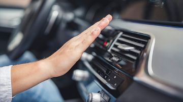 نصائح تساعدك على التخلص من رائحة العفن المنبعثة من تكييف السيارة نصائح تساعدك على التخلص من رائحة العفن المنبعثة من تكييف السيارة