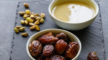 الأحمدي: الطحينة أفضل صحيا من القشطة مع التمر.. فيديو الأحمدي: الطحينة أفضل صحيا من القشطة مع التمر.. فيديو