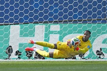 النصر يراقب الحارس مينيان.. وميلان يرفض انتقاله