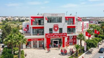 النجم الساحلي يسابق الزمن لتسوية ديونه بعد تهديدات بتهبيطه