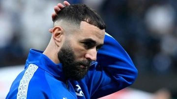 لماذا فكر كريم بنزيما في الاعتزال بعد صدمة الهلال السعودي؟ (فيديو) لماذا فكر كريم بنزيما في الاعتزال بعد صدمة الهلال السعودي؟ (فيديو)