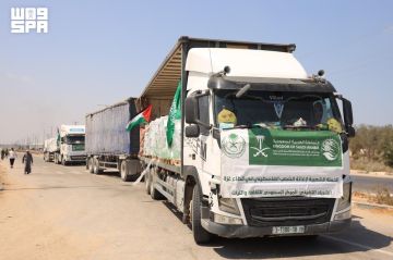 وصول قافلة مساعدات إغاثية جديدة إلى قطاع غزة مقدمة من السعودية وصول قافلة مساعدات إغاثية جديدة إلى قطاع غزة مقدمة من السعودية