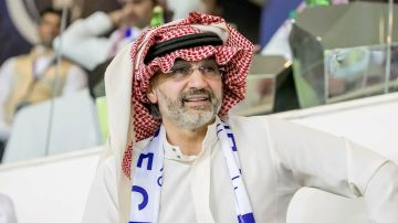 الأمير الوليد يجتمع بإدارة الهلال وإنزاغي لبحث استعدادات الموسم الجديد الأمير الوليد يجتمع بإدارة الهلال وإنزاغي لبحث استعدادات الموسم الجديد