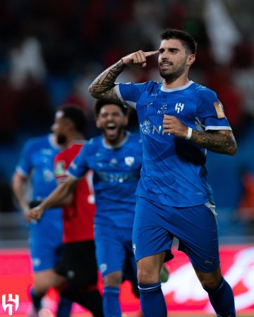 حامل اللقب الهلال يعبر الرائد بثنائية نيفيز إلى دور الـ16 في كأس خادم الحرمين