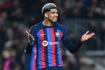 أراوخو يصل إنجلترا للانضمام إلى ليفربول أراوخو يصل إنجلترا للانضمام إلى ليفربول