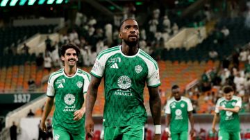 الأهلي يمطر شباك أبها برباعية الأهلي يمطر شباك أبها برباعية