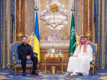 ولي العهد يجري اتصالا هاتفيا بالرئيس الأوكراني زيلينسكي ولي العهد يجري اتصالا هاتفيا بالرئيس الأوكراني زيلينسكي