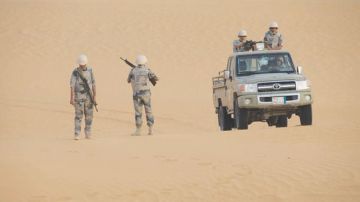 حرس الحدود بالمنطقة الشرقية ينقذ مواطنا خليجيا تعطلت واسطته البحرية في عرض البحر