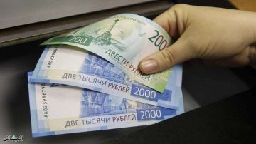 المركزي الروسي يخفض سعر صرف الدولار واليورو ويرفع اليوان أمام الروبل المركزي الروسي يخفض سعر صرف الدولار واليورو ويرفع اليوان أمام الروبل