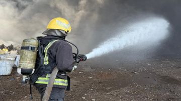 إخماد حريق في محل تجاري بالقصيم إخماد حريق في محل تجاري بالقصيم