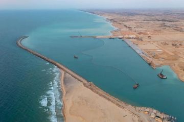 إغلاق ميناء العريش البحري بمصر بسبب سوء الأحوال الجوية إغلاق ميناء العريش البحري بمصر بسبب سوء الأحوال الجوية