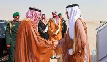 رئيس وزراء قطر يصل الرياض في زيارة رسمية رئيس وزراء قطر يصل الرياض في زيارة رسمية