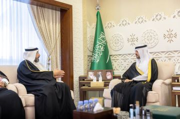 نائب أمير الشرقية يستعرض مشاريع أمانة الشرقية وبرامج بنك التنمية الاجتماعية نائب أمير الشرقية يستعرض مشاريع أمانة الشرقية وبرامج بنك التنمية الاجتماعية