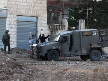 تواصل اعتداءات الاحتلال والمستوطنين على الفلسطينيين في الضفة الغربية تواصل اعتداءات الاحتلال والمستوطنين على الفلسطينيين في الضفة الغربية
