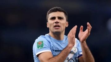 تعثر مفاوضات برشلونة ومانشستر سيتي بشأن رودري