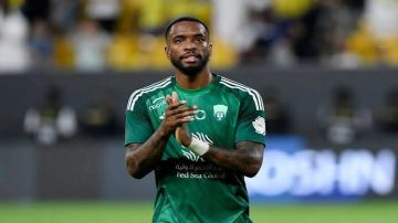 مانشستر يونايتد يراقب محترف الأهلي مانشستر يونايتد يراقب محترف الأهلي