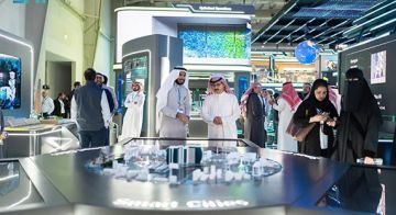استعراض أحدث الابتكارات والتقنيات في مجالات الذكاء الاصطناعي.. ليب 2026 يستقطب 1800 شركة تقنية و1900 مستثمر عالمي استعراض أحدث الابتكارات والتقنيات في مجالات الذكاء الاصطناعي.. ليب 2026 يستقطب 1800 شركة تقنية و1900 مستثمر عالمي