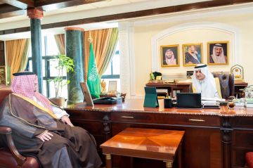 أمير تبوك يستقبل مدير فرع وزارة الرياضة بالمنطقة أمير تبوك يستقبل مدير فرع وزارة الرياضة بالمنطقة
