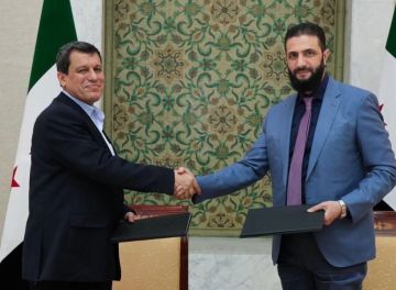 الرئيس السوري يعين مظلوم عبدي مستشارا للرئاسة السورية الرئيس السوري يعين مظلوم عبدي مستشارا للرئاسة السورية