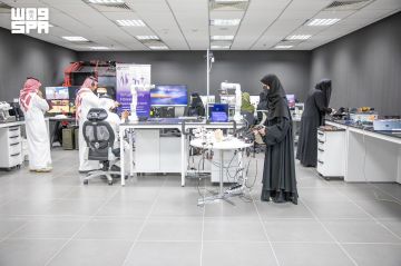 طلاب الجامعات يختتمون تدريبهم على التقنيات العميقة في مختبرات كاكست طلاب الجامعات يختتمون تدريبهم على التقنيات العميقة في مختبرات كاكست