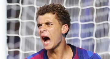 مدرب برشلونة يشيد بموهبة المصري عبدالكريم