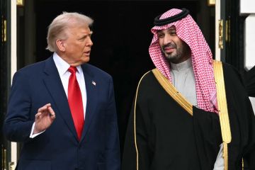 مذكرة بوصف ترامب له.. هكذا هنأت السفارة الأمريكية في الرياض محمد بن سلمان بعيد ميلاده مذكرة بوصف ترامب له.. هكذا هنأت السفارة الأمريكية في الرياض محمد بن سلمان بعيد ميلاده