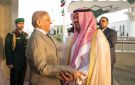 رئيس وزراء باكستان يصل إلى جدة - sa