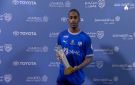 سامرفيل يتوج بجائزة رجل مباراة الهلال والخليج .. فيديو
