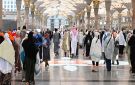 عناية بالزوار خلال موسم العمرة.. خدمات متكاملة لضيوف الرحمن بالمسجد النبوي - sa