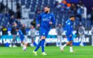 هل ساءت علاقة بنزيما مع مدرب الهلال بعد اعتراضه على استبداله؟