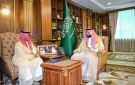 أمير جازان يتسلم التقرير السنوي لفرع الهلال الأحمر