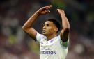 أولي واتكينز ينضم إلى الهلال.. إليك مدة العقد ورقم قميصه