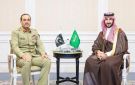 وزير الدفاع يلتقي قائد قوات الدفاع قائد الجيش الباكستاني