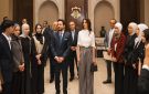 الأميرة رجوة تتألق بإطلالة كلاسيكية خلال استقبال أوائل الثانوية