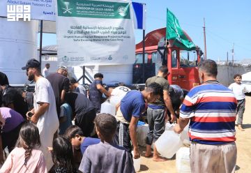 المملكة تضخ 500 ألف لتر من مياه الشرب الآمنة في قطاع غزة المملكة تضخ 500 ألف لتر من مياه الشرب الآمنة في قطاع غزة