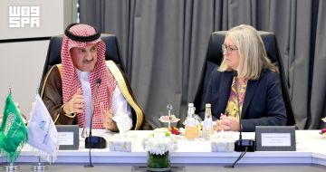 وزيرة الدولة للمهارات البريطانية تشيد بالنموذج السعودي لضمان وضبط جودة التعليم والتدريب وتوظيف البيانات لدعم التحسين وزيرة الدولة للمهارات البريطانية تشيد بالنموذج السعودي لضمان وضبط جودة التعليم والتدريب وتوظيف البيانات لدعم التحسين